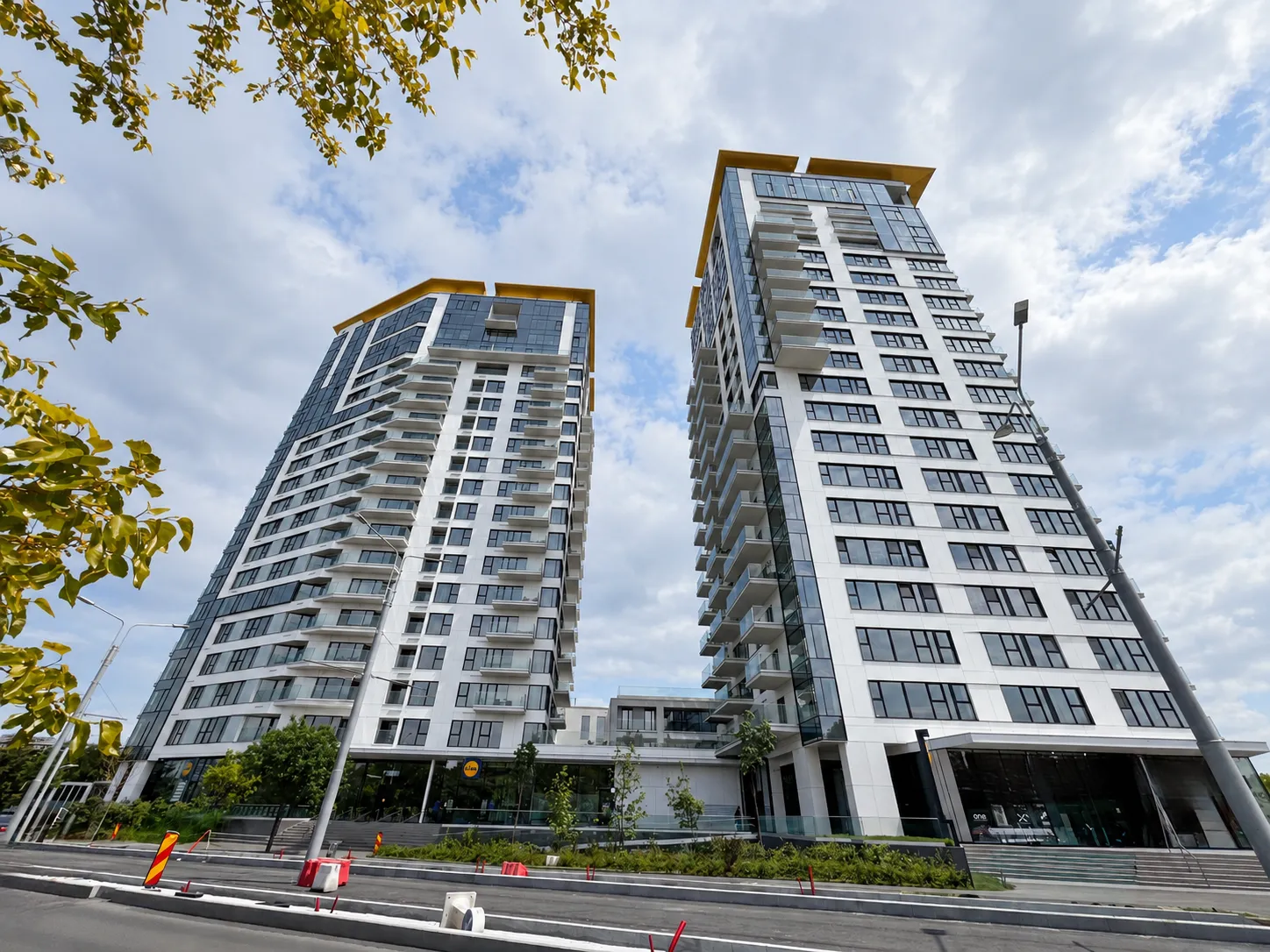 APARTAMENT 3 CAMERE - MOBILAT UTILAT - ETAJ 12 - PARCARE SUBTERANA 